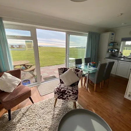 Bayview Self-Catering Coastal Bungalow In Rural West Wight Freshwater Exterior photo