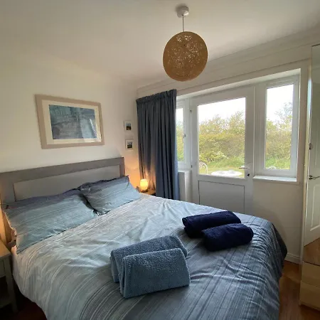 Bayview Self-Catering Coastal Bungalow In Rural West Wight Freshwater Exterior photo