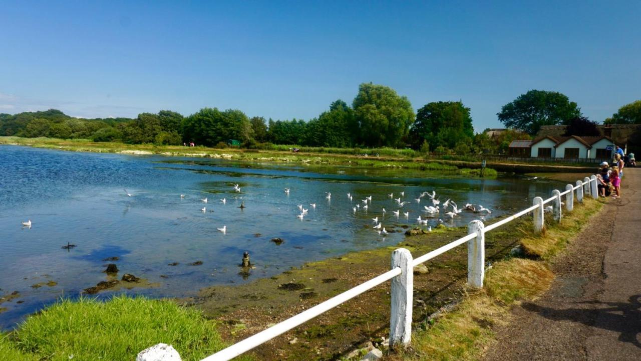 Bayview Self-catering Coastal In Rural West Wight Holiday home *